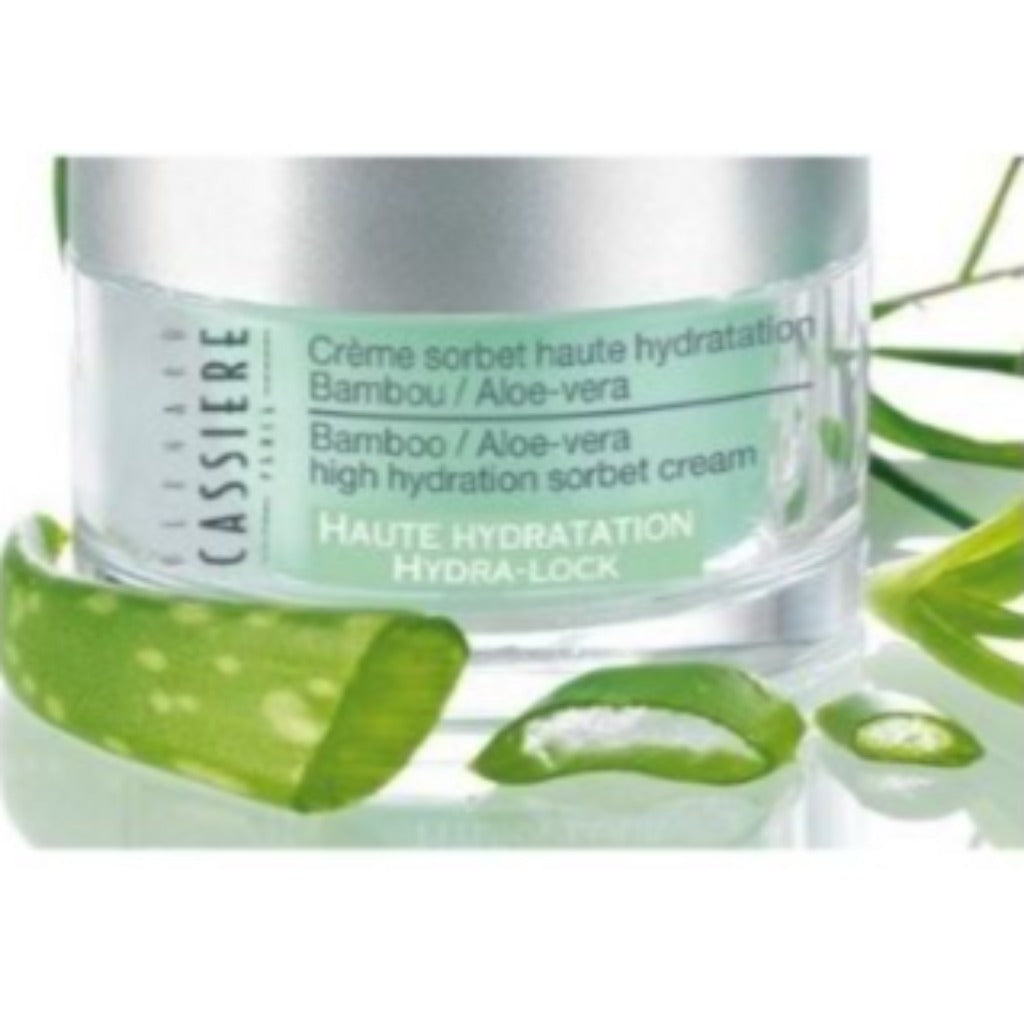 BERNARD CASSIERE ALOE-VERRA HIGH HYDRATION SORBET CREAM 50 ml Bamboo, Aloe extracts and sodium hyaluronate for hydration Lilly of the valley extracts to reinforce skin's protective barrier and limit water loss Recommended for oily/combination, dehydrated skin  Use morning and evening or combine with Aquasleeping