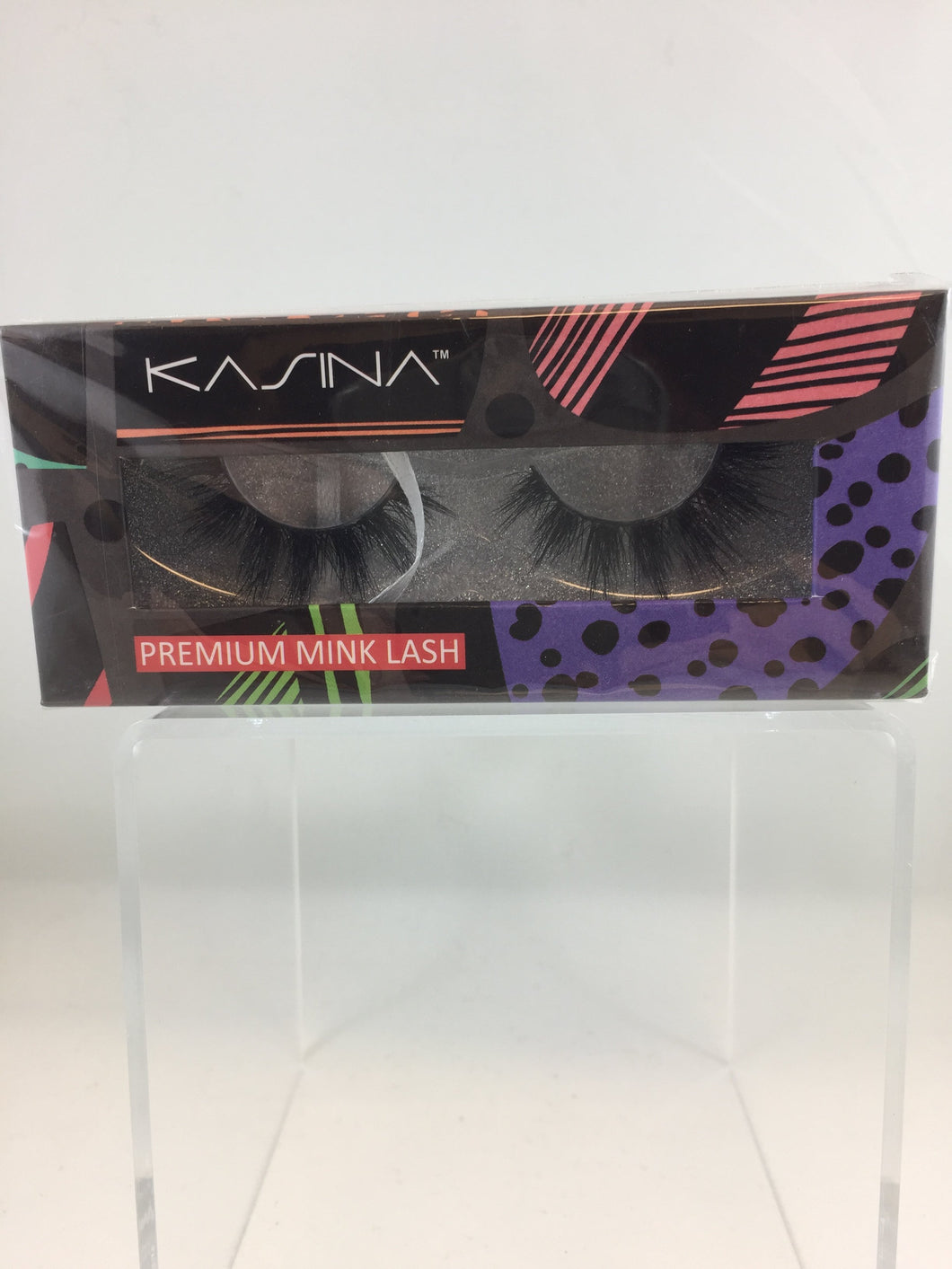 KASINA EYELASHES 100% mink lashes will embrace your eyes natural beauty while adding length and volume. And with their easy application, you will enjoy wearing them again and again.